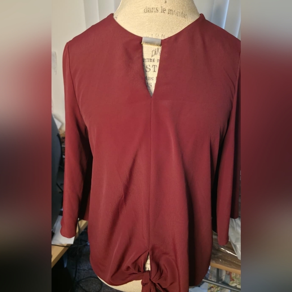 Knot-Front Keyhole Blouse in Burgundy - Picture 2 of 8